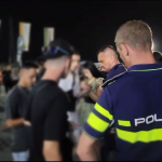 Verificări ale polițiștilor la un eveniment public (4)