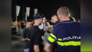 Verificări ale polițiștilor la un eveniment public (4)