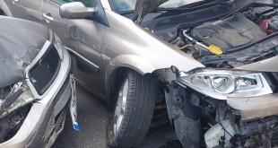 Accident cu două mașini pe strada Gârlei (1)