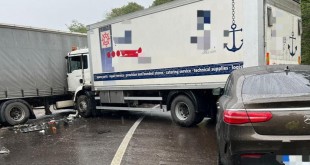 Accident cu două tiruri la Cotmeana, Zona Verde (1)