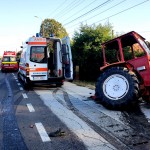 Accident rutier între un tractor și un autoturism în localitatea Buzoești (3)