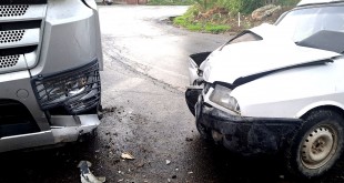 Accident între o autocisternă și un autoturism în comuna Rucăr