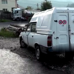 Accident între o autocisternă și un autoturism în comuna Rucăr (7)