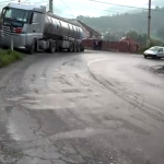 Accident între o autocisternă și un autoturism în comuna Rucăr (8)