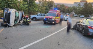 Autoturism răsturnat în zona Spitalului de Pediatrie Pitești (2)