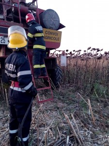 Incendiu la o combină de treierat în Topoloveni
