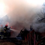 Incendiu puternic la o anexă din municipiul Câmpulung (1)