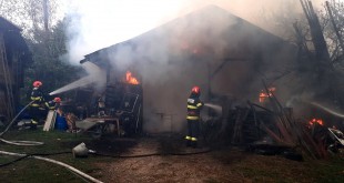 Incendiu puternic la o anexă din municipiul Câmpulung (2)