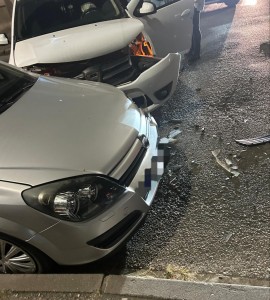 Două autoturisme implicate intr-un accident în municipiul Câmpulung