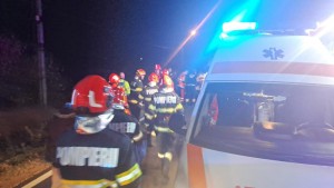 Microbuz răsturnat pe DN7 soldat cu 13 victime la Valea Mare, satul Feteni (9)