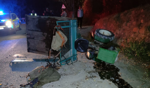 Motocultor răsturnat pe carosabil în localitatea Brăduleț