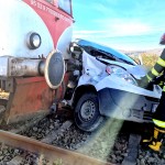 Autoutilitară lovită de tren la Băiculești - Zigoneni (1)