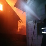 Incendiu devastator la o casă din comuna Pietroșani (1)