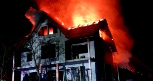 Incendiu devastator la o casă din comuna Pietroșani (8)