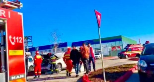 Incendiu-la-autoturism-în-parcarea-unui-supermarket-din-Pitești