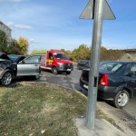 Pitești Accident cu trei autoturisme implicate pe pasarela stradă Crinului în zona Bazinului  (1)