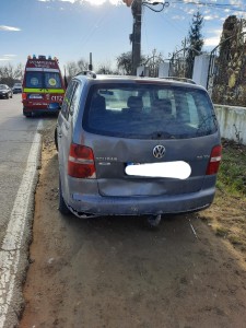 Accident cu două mașini în comuna Merișani