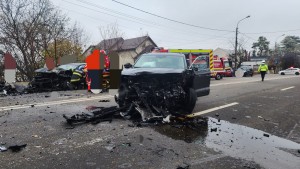 Accident rutier între două autoturisme pe strada Stadionului (2)