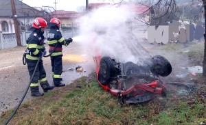 Autoturism s-a răsturnat în localitatea Dobrești