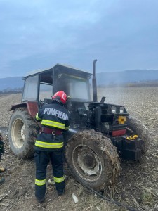 Incendiu produs la un tractor în localitatea Țițești