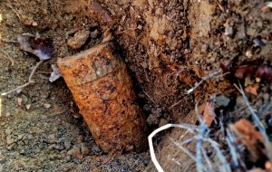 Proiectil exploziv de calibrul 120 mm găsit în comuna Tigveni (2)