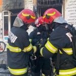 Clădire cuprinsă de flăcări pe strada Dumbravei din Pitești (1)