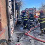 Clădire cuprinsă de flăcări pe strada Dumbravei din Pitești (3)