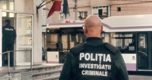 geanta 15.000 de euro gasita de un politist