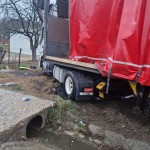 Accident între două camioane Drăganu (3)