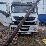 Accident între două camioane Drăganu (4)