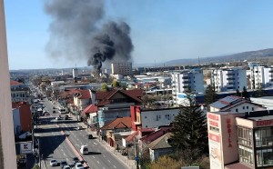 Incendiu violent la o hală din nordul Piteștiului (3)