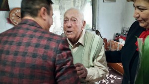 Maiorul (rtr) Dumitru DIN, din Costești a împlinit 105 ani (1)