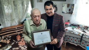 Maiorul (rtr) Dumitru DIN, din Costești a împlinit 105 ani (4)