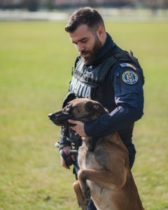 Poliția Română caută iubitori de animale! 