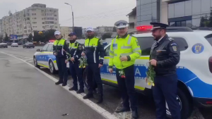 Simboluri ale primăverii, oferite de polițiști