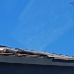 Bucăți de tablă desprinse de pe acoperișul fostului cinematograf Dacia (2)