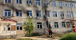 Incendiu izbucnit la clădirea sediului DSVSA Argeș (1)