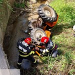 tractor cazut de pe pod com Suici (1)