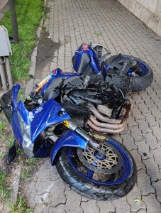 Accident motocicleta și un autoturism (2)