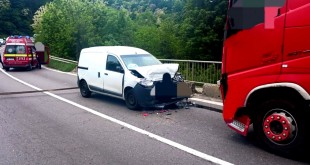 Autotren și autoturism implicate într-un accident cotmeana (2)