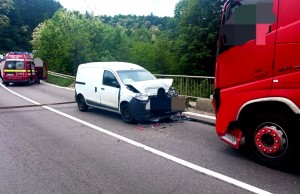 Autotren și autoturism implicate într-un accident cotmeana (2)