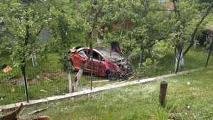 Autoturism răsturnat în comuna Davidești.