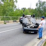 Autoturism răsturnat în comuna Lunca Corbului, DN 65 (2)