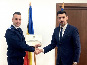 Sergentul major Alin Nedelescu, felicitat de Prefect (3)