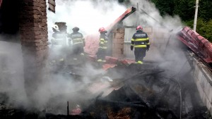 incendiu casă comuna Mălureni