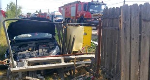 Micești O șoferiță a intrat cu mașina într-un stâlp și o conductă de gaze (2)