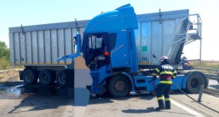 Autotren cu remorca a intrat într-un parapet pe A1, km 90