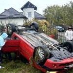 Autoturism răsturnat în comuna Smeura