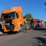 Cap tractor cu cisternă răsturnat (2)