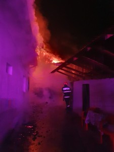 Incendiu gospodărie Boțești (3)